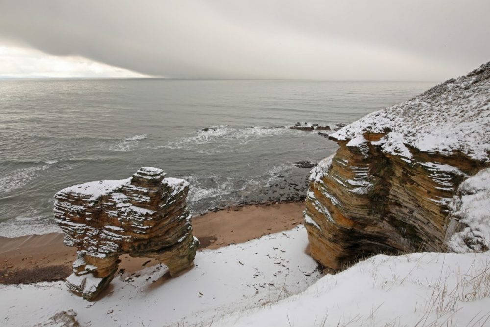 sandstone; moray coast, snow, snowstorm; winter; North Sea